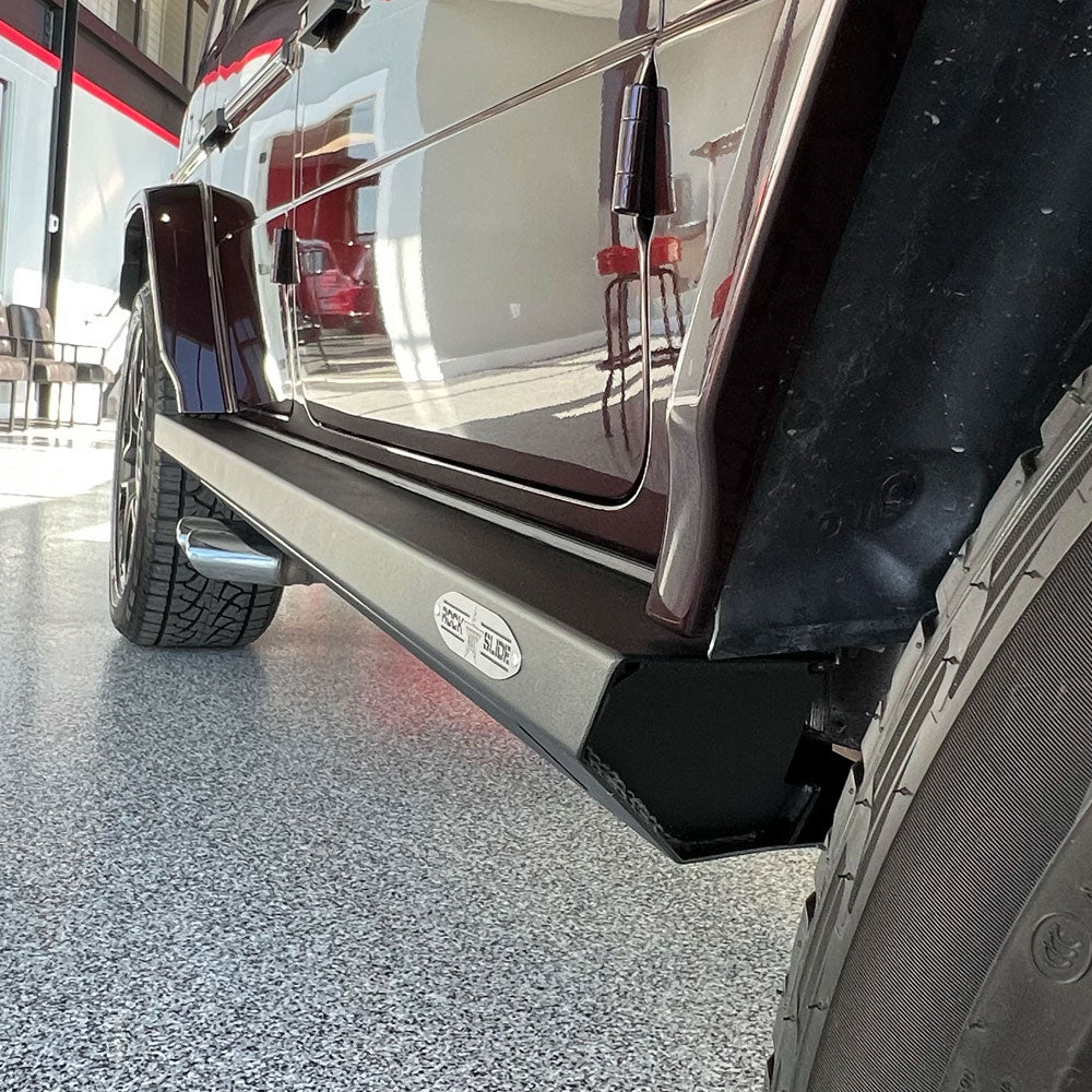 Close-up of textured black powder-coated finish on the G-Class step slider, highlighting rugged durability and premium style.