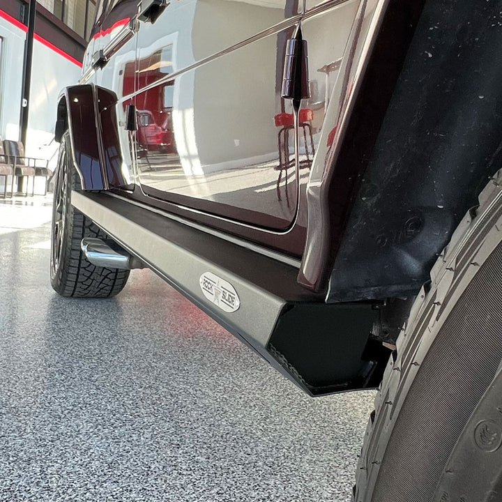 Close-up of textured black powder-coated finish on the G-Class step slider, highlighting rugged durability and premium style.