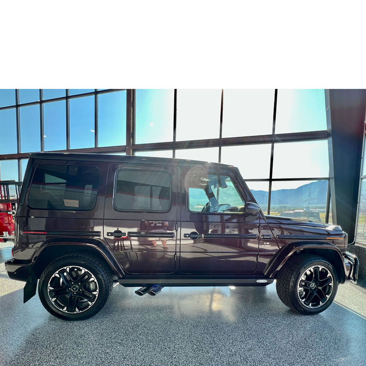 Mercedes-Benz G-Wagon with Rock Slide Engineering step slider retracted, illustrating seamless integration with the vehicle’s body.