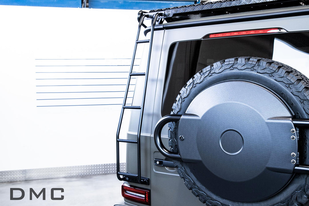 Low-profile DMC roof plate on G550 - 55kg lightweight design maintains vehicle dynamics shot from the back showing ladder 