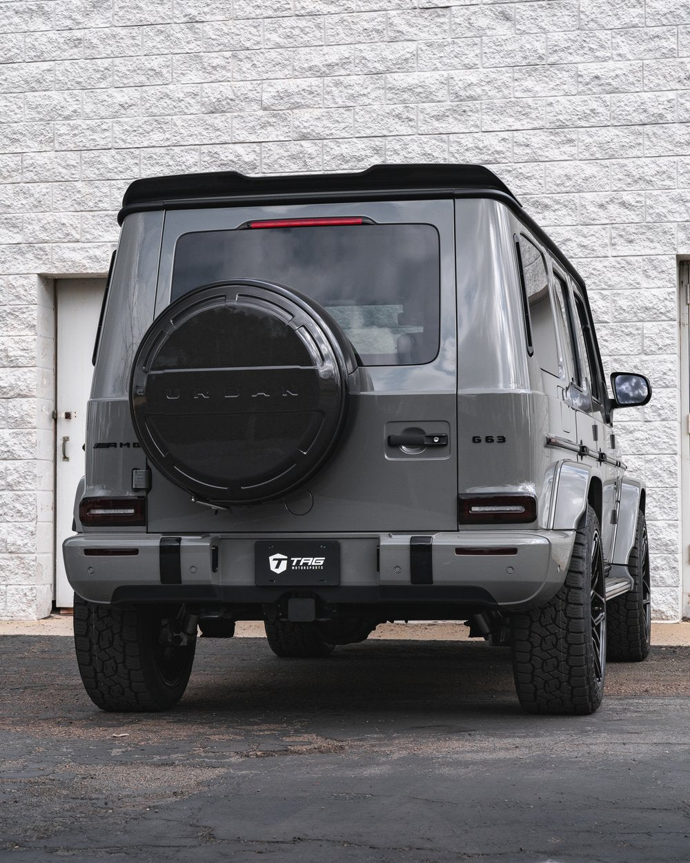 Urban Automotive carbon fiber wheel cover installed on Mercedes G-Class W463A rear wheel, showcasing seamless fit.