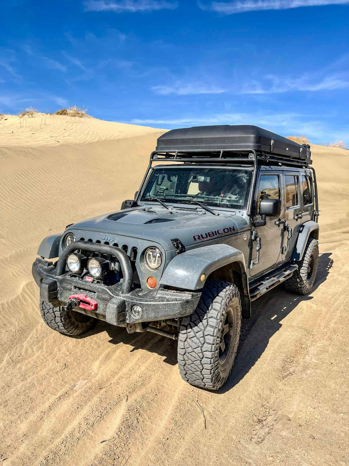 Skycamp 3.0’s low-profile hard-shell design in matte Rocky Black, emphasizing aerodynamic efficiency and rugged durability.