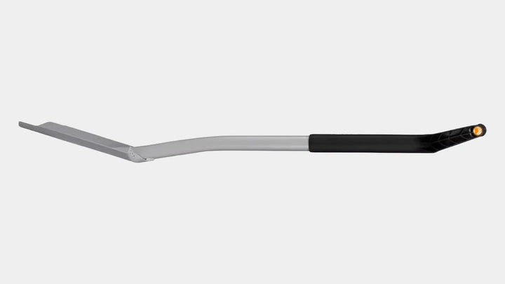 Fiskars Xact™ Telescopic Shovel showcasing its adjustable length and boron steel head side view