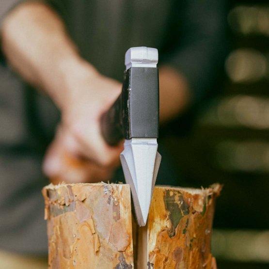 Fiskars X24 Splitting Axe M Blade, showcasing its wider blade and splitting wedge for efficient log splitting front view splitting wood 