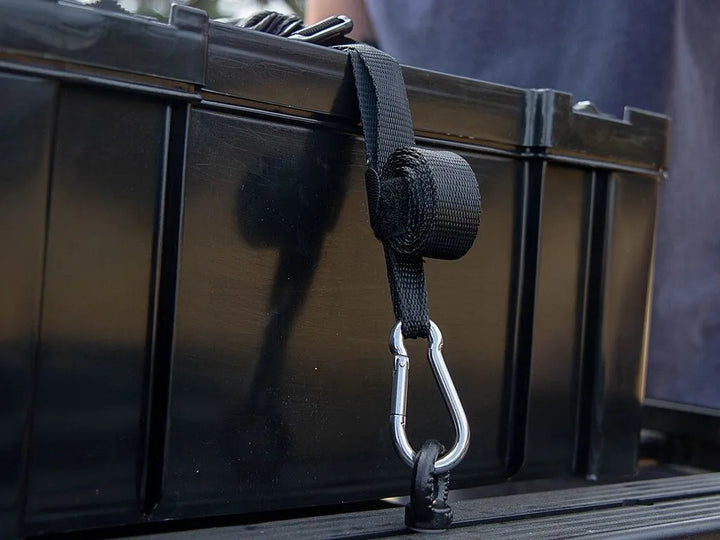 Close-up of Stratchit’s polyester webbing and latex bungee construction, emphasizing durability and premium materials